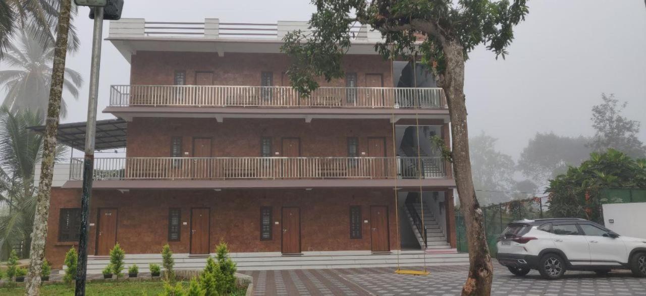 Dolphin Enclave Service Studio Apartments Kalpetta Esterno foto