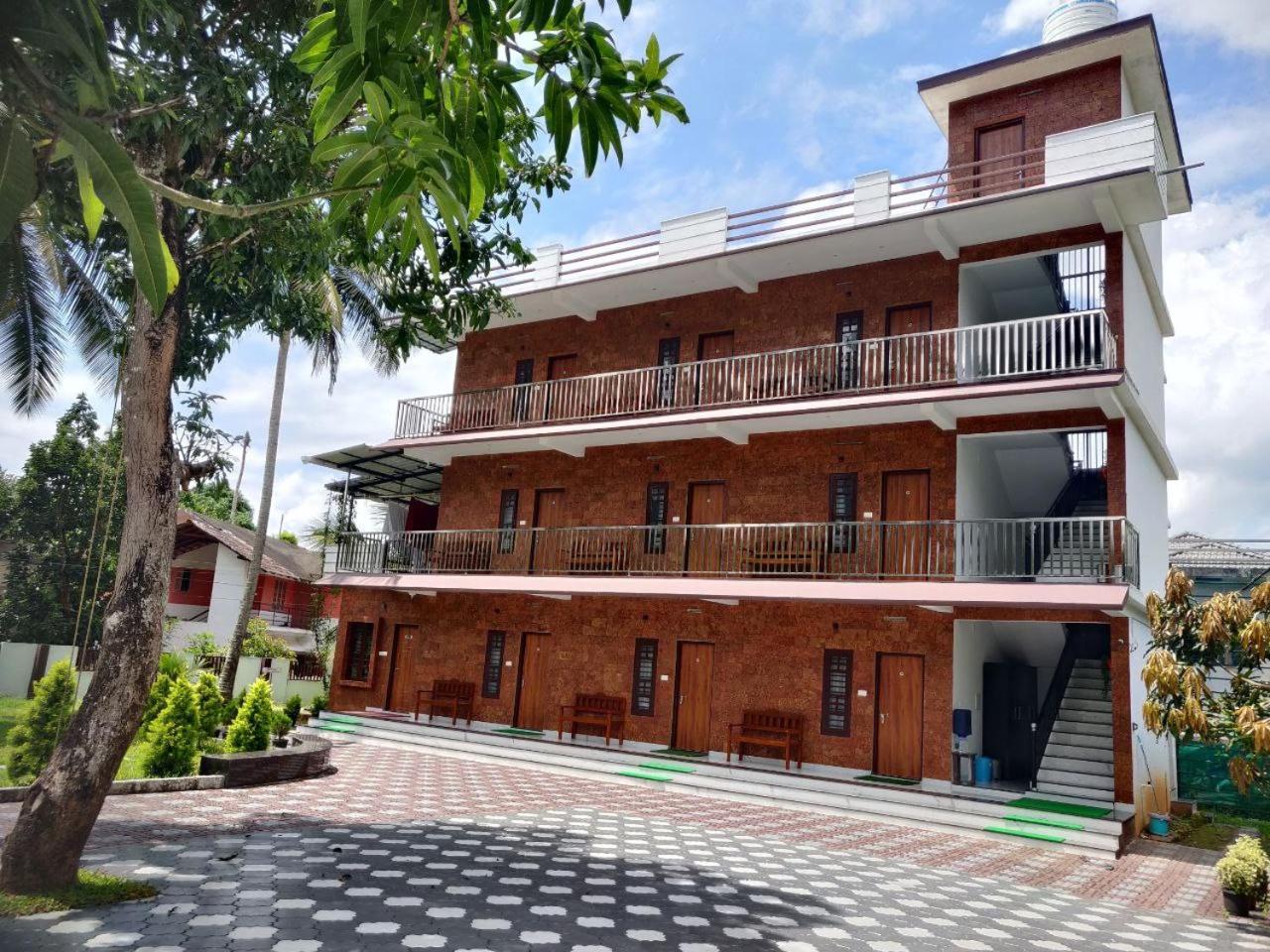 Dolphin Enclave Service Studio Apartments Kalpetta Esterno foto
