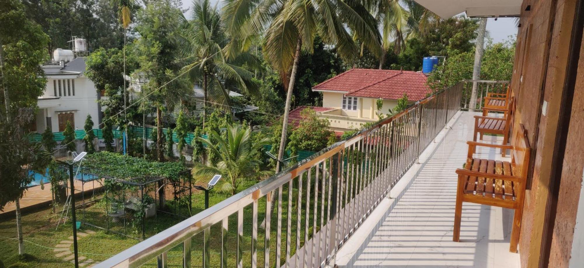 Dolphin Enclave Service Studio Apartments Kalpetta Esterno foto