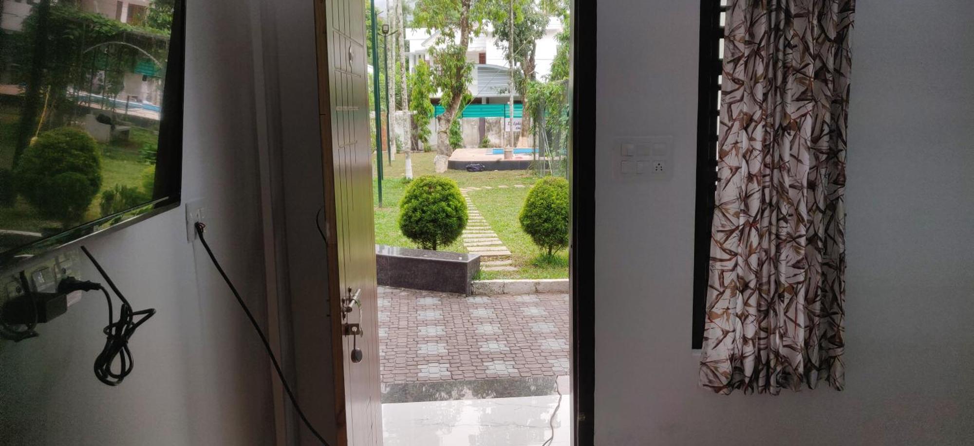 Dolphin Enclave Service Studio Apartments Kalpetta Esterno foto