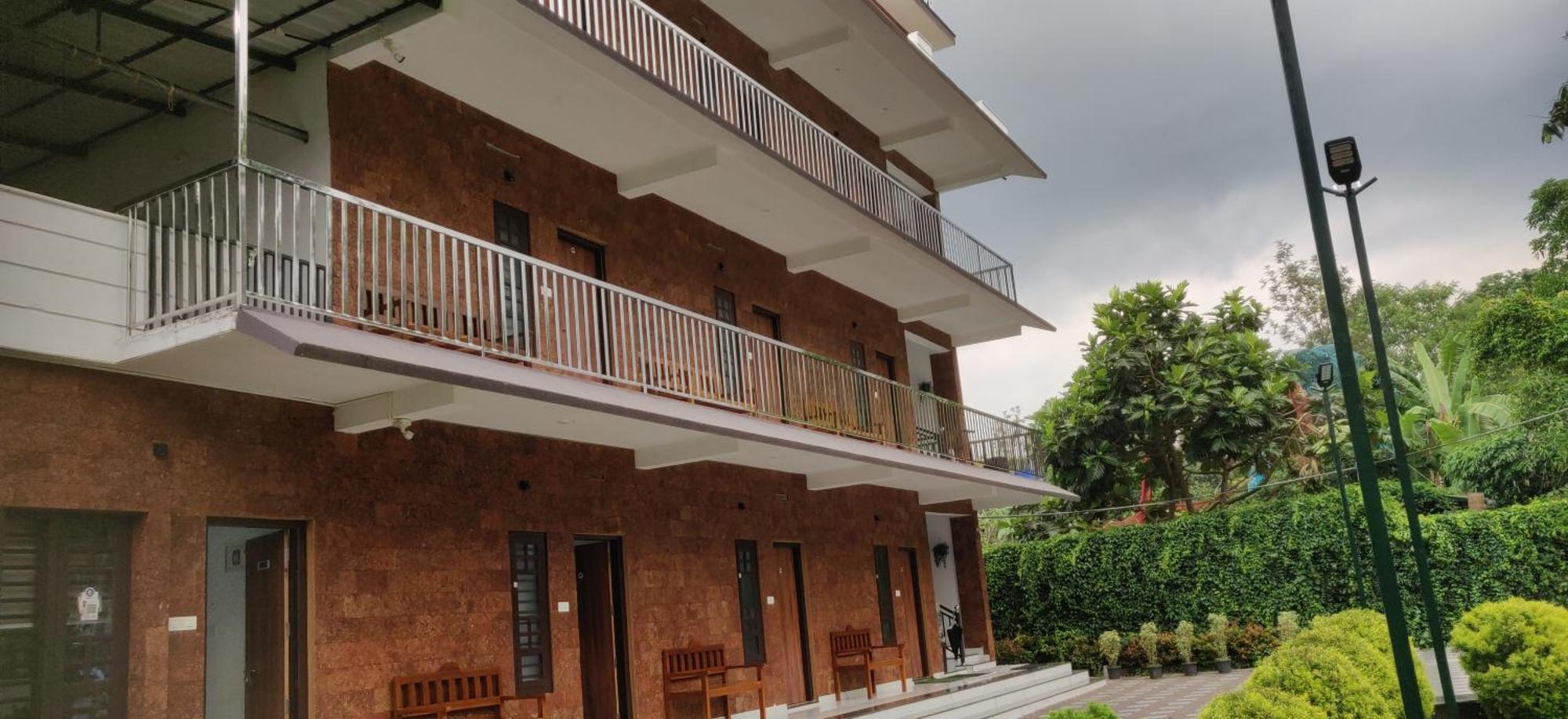 Dolphin Enclave Service Studio Apartments Kalpetta Esterno foto
