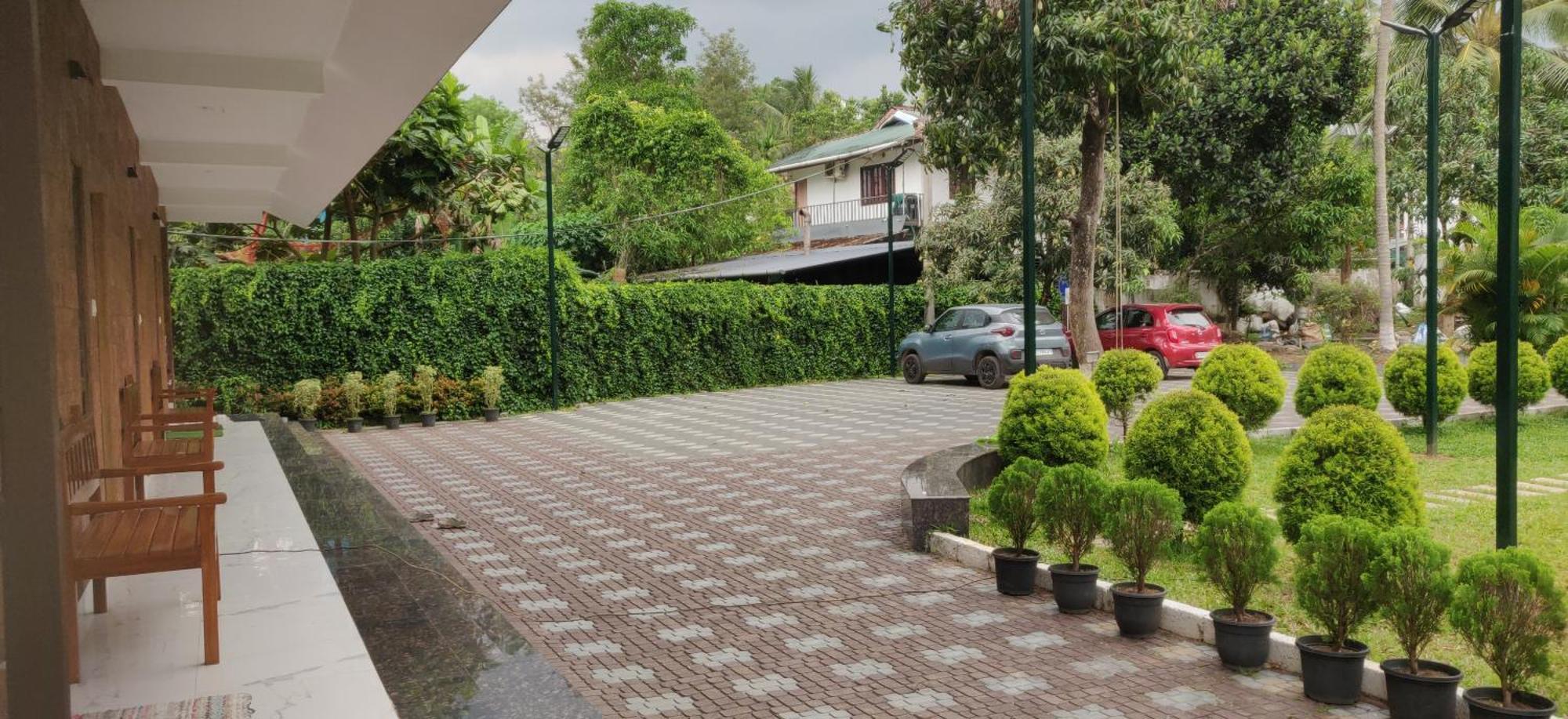 Dolphin Enclave Service Studio Apartments Kalpetta Esterno foto