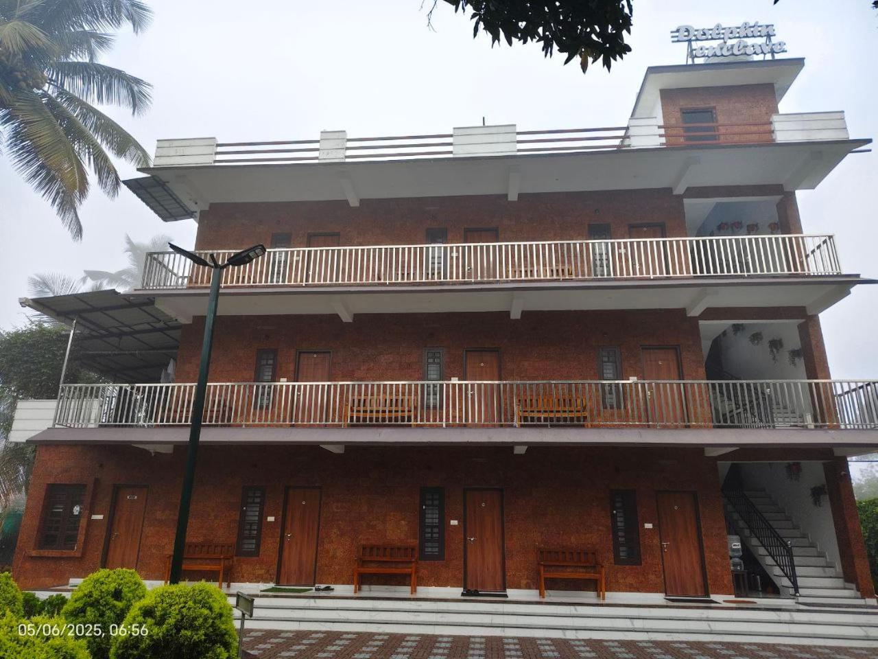 Dolphin Enclave Service Studio Apartments Kalpetta Esterno foto
