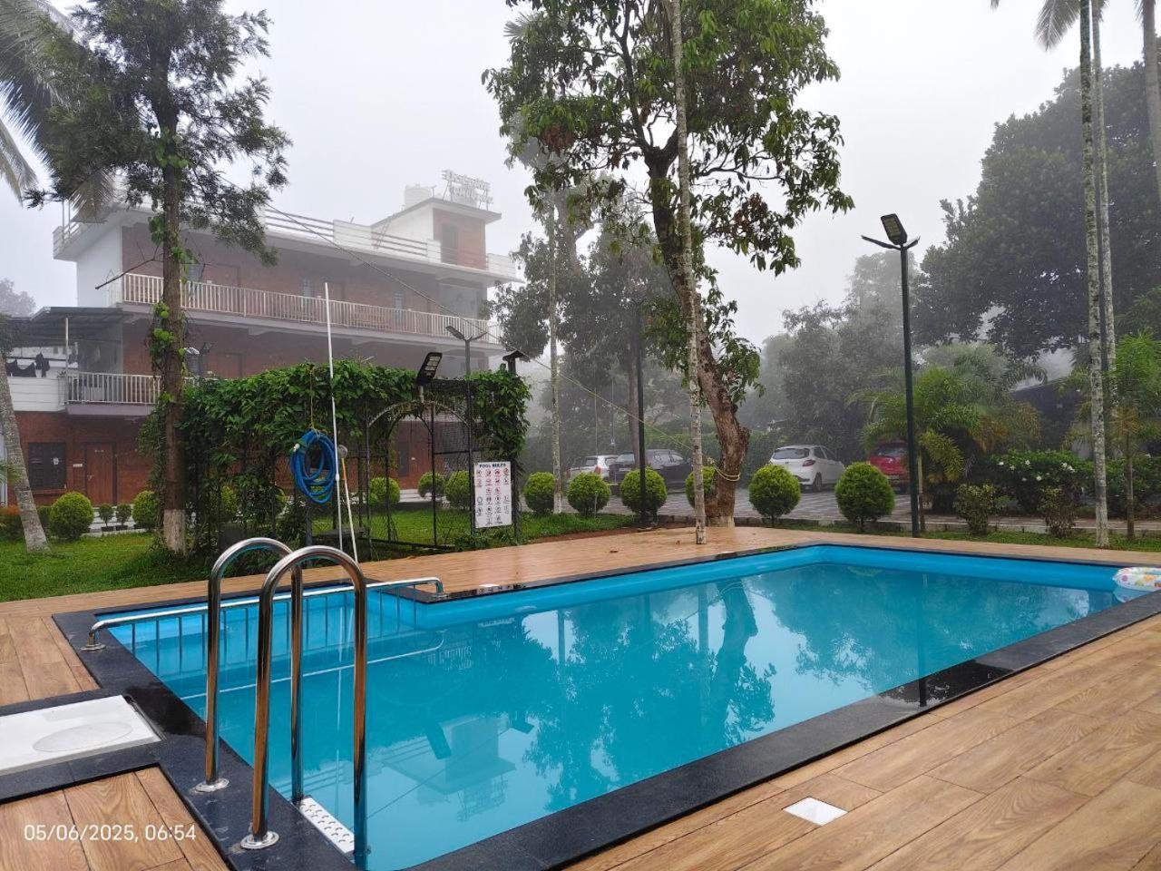 Dolphin Enclave Service Studio Apartments Kalpetta Esterno foto
